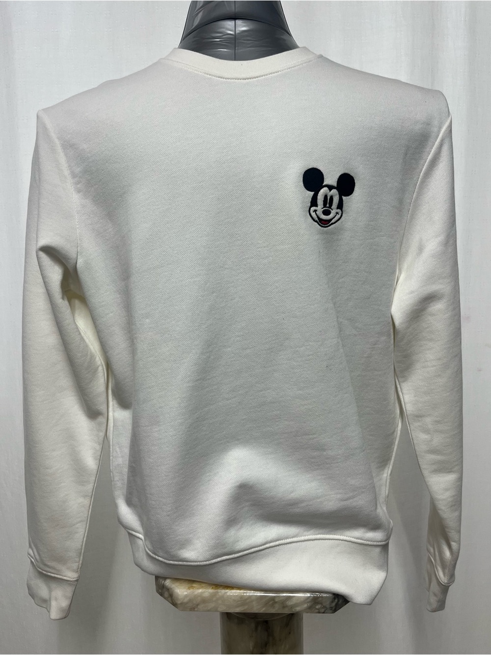 Men’s Med Zara White Crewneck Sweatshirt Mickey Embroidered Patch Disney 1661